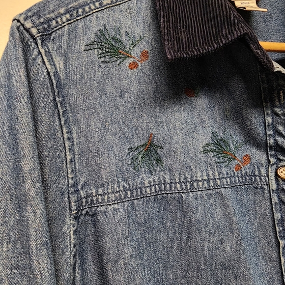 🎄 Vintage Van Heusen Denim holiday Shirt with Embroidered pine needles Details - Picture 7 of 7